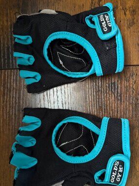 🛍️ Gold's Gym Black and Teal Fingerless Weightlifting Gloves